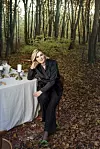 Bluza Mona; hlače Serita, Malai Store; remen Krie by Kristina Burja; ogrlica Swarovski; prsten Bižuterija Vladimir; cipele Aldo