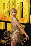Anya Taylor-Joy u vintage kreaciji modne kuće Paco Rabanne