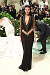 Kendall Jenner u Givenchy vintage haljini na Met Gali 2024.