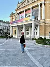Na slobodan dan često ide i u kazalištu