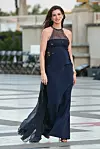 Anne Hathaway je tamnoplavu Pradinu haljinu uparila s Bulgari nakitom