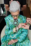 Iris Apfel čak je i u stotoj godini modna inspiracija mnogim ljubiteljima mode i dobrog stila.