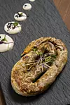 Veganski burek od crnog graha, slanutka i cikle