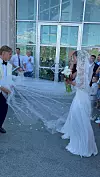 Za vjenčanicu je iskorišteno gotovo 25 metara svile