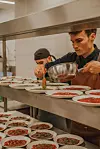 Profesionalni je kuhar, a želja mu je jednoga dana imati svoj restoran