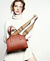 U jednoj od kampanja bila je i Natalia Vodianova, inače supruga Antoinea Arnaulta, Bernardovog sina