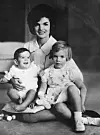 Jacqueline Kennedy s kćeri Caroline i sinom Johnom.