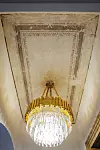 Luster od 20 kilograma savršeno pristaje na izvorni strop iz 1880. godine