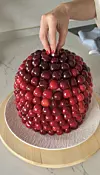torta od čokolade, malina i trešanja