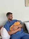 Mario Musa sa sinom u naručju