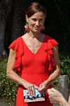 Pippa Middletonu haljini s volanima s atraktivnim naušnicama i torbicom