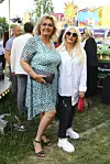 Renata Vinšek s prijateljicom