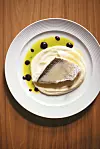 Filet svježe ribe poširan u vinu
