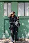 Sako Boss 398,90 €/ Hlače Iro 209,90 €/ Košulja Mos Mosh 119,90 €/ Gležnjače United Nude 394,90 €/Torba Armani Exchange 199,90 € -