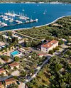 Među maslinicima i autohtonim biljem smjestio se Hotel & Resort Kanajt