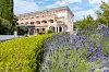 Hotel je smješten u povijesnoj zgradi nekadašnjeg biskupskog ljetnikovca