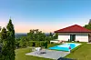 Villa Plešivica View uz pogled nudi i uživanje u bazenu s pogledom na vinograde