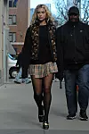 Dua Lipa voli ultra kratke minice kariranog uzorka