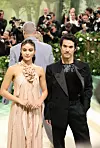 Camila Mendes i Joseph Altuzarra