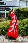 Komad iz Balenciagine kolekcije 2017. inspirirane Bernijevih logom iz kampanje 2016.