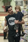 Colin Farrell s Henryjem 2011. godine