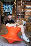 Na profilu na Instagramu prati ga sto tisuća ljudi, na TikToku sto pedeset tisuća, a sve ih je osvojio komičnim videima za koja ga inspiriraju fenomeni društvene svakodnevice