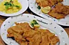 Nadaleko poznati Wiener schnitzel, bečki odrezak od tankog pohanog telećeg kotleta