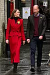 Kate u crvenom kaputu Alexandera McQueena koji je bio jedan od njezinih omiljenih dizajnera