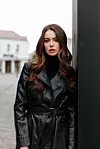 Pulover Liu Jo, Fashion & Friends (57,00 eura)/Mantil Ad Twenty, Europa 92 (83,99 eura)/Čizme Nine West (74,50 eura)/Torbica Guess, Guess Accessories (89,90 eura)