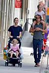 Sofia Coppola sa suprugom Thomasom Marsom i kćerima Romy i Cosimom 2012. u New Yorku