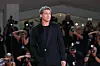 Brad Pitt je prošle godine na venecijanskom festivalu nosio zlatne lančiće koji su blistali ispod crne majice