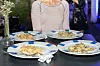 Sanja Doležal i Janja Benić, poznata po gastro blogu Janjolinka kuhale su staro zagrebačko jelo - rezance s makom i orasima.