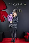 Sonja Mlinar, urednica u Gloriji, s unučicom
