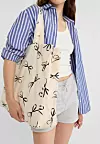 Stradivarius shooper torba s uzorkom (9,99 eura)
