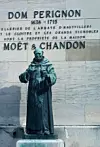 Benediktinac Pierre Perignon usavršio je proizvodnju pjenušca pa je prema njemu nazvan glasoviti šampanjac