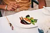 Prsa biserke, krema od vrganja, smrčci, demi-glace od povrća, gel špinat