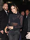 Victoria Beckham grudnjak nosi ispod prozirne bluze.