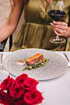 Američki striploin, kruna od parmezana i pinjola, Bearnaise od tartufa, paljene šparoge, tartufi