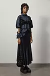 Simone Rocha za ovu sezonu predlaže nošenje grudnjaka preko haljine ili bluze.