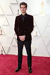 Američki glumac Andrew Garfield u svečanom odijelu Sainta Laurenta