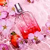 Toaletna vodica Cerisier Amoureux (Zaljubljena trešnja) s esencijama trešnjinih cvjetova i plodova u kombinaciji s jagodom i citrusima EdT 50 ml, 61,40 € L’OCCITANE