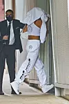 Irina Shayk sakrila je svoje lice od fotografa nakon što se vratila kući s putovanja s Kanyeom.