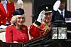 Camilla je odabrala kaput haljinu koja je omaž odorama grenadirske garde