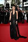 Bella Hadid na prikazivanju filma 'L‘Amour Ouf' u vintage Atelier Versace haljini
