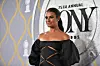 Lea Michele iz kultnog serijala Glee oduševila je u haljini s naglašenim rukavima modne kuće Cong Tri.