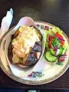 Škotski specijalitet - ‘jacked potato’.
