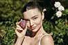 Australska manekenka Miranda Kerr reklamira kremu za područje oko očiju Berry Bright s vitaminom C