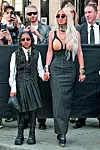 North West i Kim Kardashian na Jean Paul Gaultier x Olivier Rousteing reviji Fotografija: Shutterstock Editorial/Profimedia