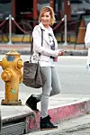 Ashley Tisdale u tenisicama na potpetu.