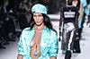 Reviju je nosila i manekenka Bella Hadid